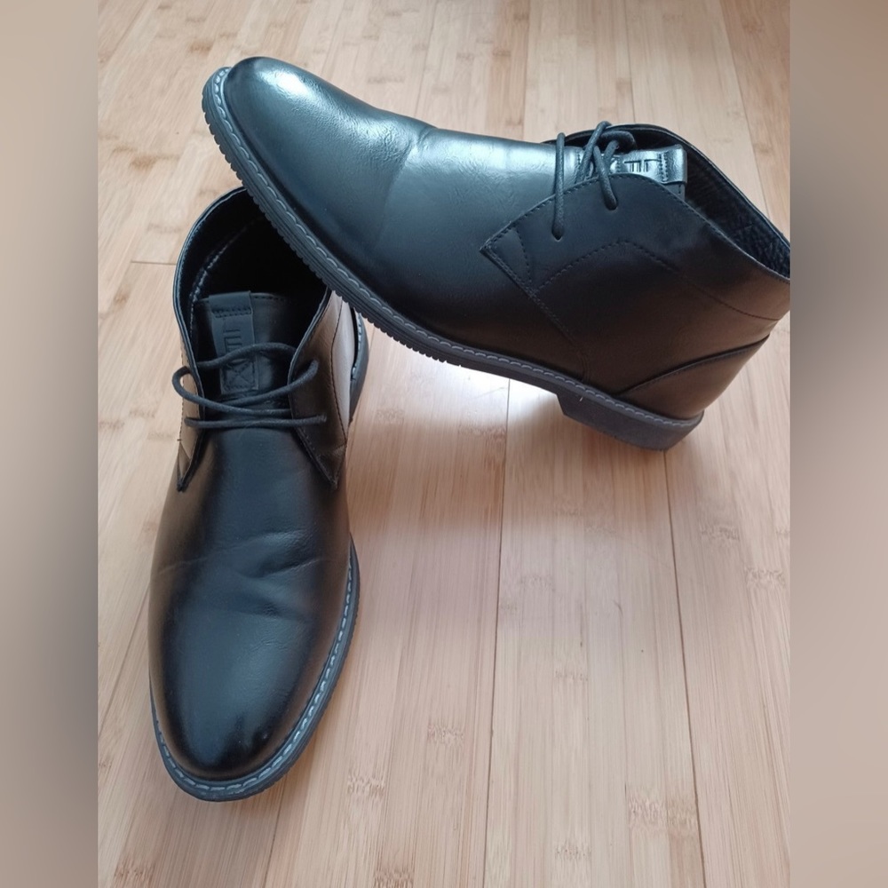 London Fog Memory Foam
Chukka Boots Sz 9 1/2